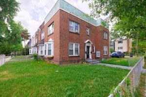 Perfectly Located 2BR Apartment in DC with Private Parking