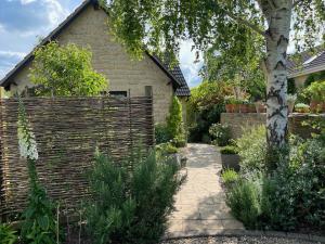 1A Erneston Crescent