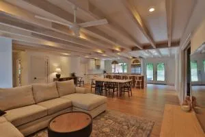 Spacious 3B2B Minutes to Skyline - Уэйнсборо