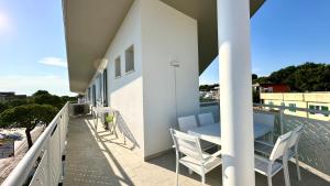 M412 - Marcelli, trilocale con terrazzo e posto auto