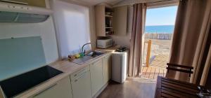 Exclusive bungalow by the beach - natural house