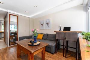 oompH Warsaw Central Apartment