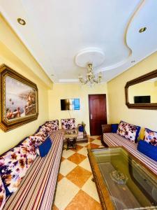 Maison de luxury Pour les clients qui me demandent si je serai présent, oui, nous sommes toujours là pour vous