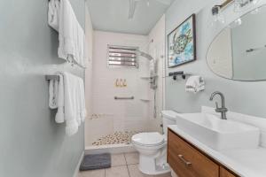 Three-Bedroom Apartment - Oceanfront room in Sandy Beach Villa - Spectacular setting on the beach (full service generator)