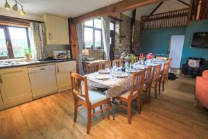 Kiri & Norton a Combined Retreat for 10 Guests
