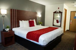 King Room - Non-Smoking room in Victorian Inn & Suites-York
