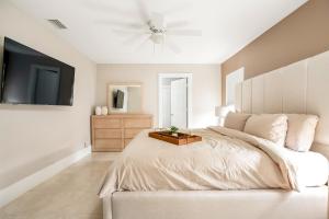 When in Naples! Heated Pool, Villa-Attached to one more Villa, 3miles to the beach