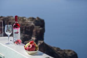 Aqua Mare Luxury Suites Santorini Greece