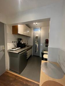 Petit appartement idéal pour deux personnes, offrant une belle vue sur jardin, proche des commodités et à moins de 30 minutes de Paris en transport