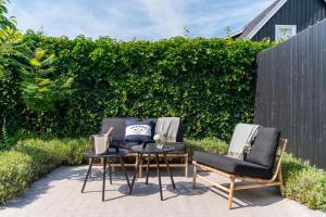 Falsterbo Guesthouse - Modern Comfort with Private Patio