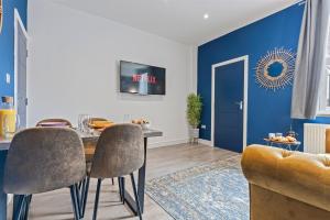 4 Beds 3 Bath (2-ensuites) Free Parking 75Mbps