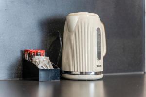 4 Beds 3 Bath (2-ensuites) Free Parking 75Mbps