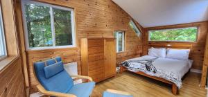 Serenity Tree house on the lake