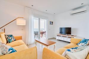 First Line Oasis Apartment Td05