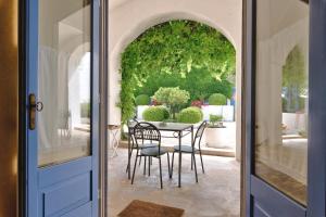 Family Room with Garden View