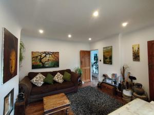 VC - Cottage In The City