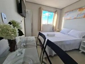 Kitnet303 centro, c linda vista janela, tv smart - Morrinhos