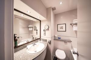 Crowne Plaza London - Gatwick Airport by IHG