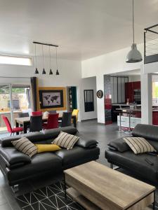 maison avec piscine couverte