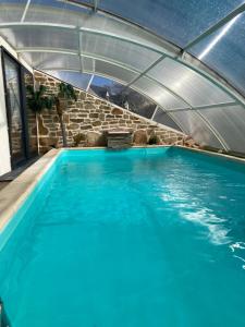 maison avec piscine couverte