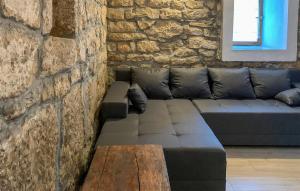 1 Bedroom Lovely Home In Medvida