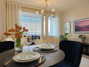 LuxCityhome 300m metro with glass balcony