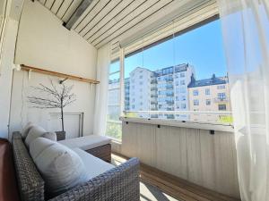 LuxCityhome 300m metro with glass balcony