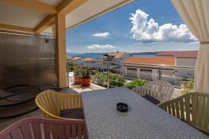 One-Bedroom Apartment with Sea View room in Leo relax