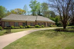 Lakefront Retreat w/ Guest House - Warm Springs