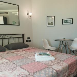 Tonys Privy Beds by Red Sea