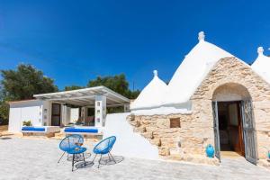 Villa Trullo Famigiu by Villa Plus