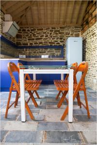 Villas La Maison Guischard de la Menardiere dite La Maison Romane gite : photos des chambres