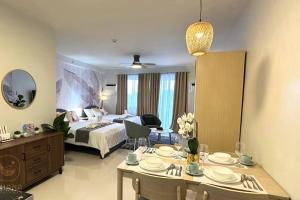 Palawan Room near Airport with Pool and Gym Access