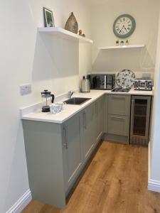 Newton House Apartment, Newton Burgoland