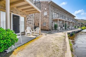 3 Mi to Fishing Pier Comfy Myrtle Beach Condo