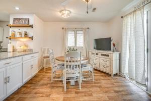 3 Mi to Fishing Pier Comfy Myrtle Beach Condo