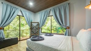 Cabañas Caeli, El Congo, La Fortuna Rainforest Glass Cabin w Suite