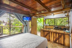 CabaƱas Caeli, La Fortuna Rainforest Glass Cabin with Suite