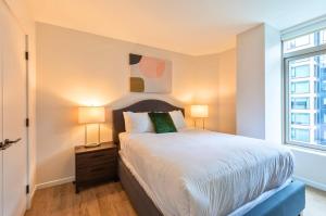 Gorgeous Apt with Pool Views