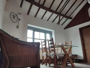 127 large double bedroom apartment eign street Hereford - Callow