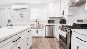 Exotic Homes Gillespie Dr by SD stay