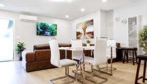 Exotic Homes Gillespie Dr by SD stay