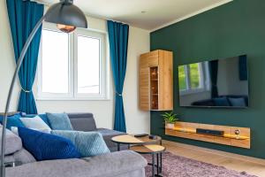 Sonnendeck Schwerin - Apartment mit Dachterrasse, Seeblick, Parkplatz, Fahrradschuppen, King-Size Bett - seenah relaxen