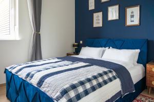 Sonnendeck Schwerin - Apartment mit Dachterrasse, Seeblick, Parkplatz, Fahrradschuppen, King-Size Bett - seenah relaxen
