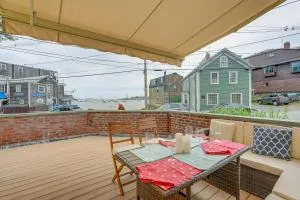 Waterfront Views Historic Marblehead Home - Марблхед