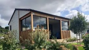 Chalet enchanteur à Arzal avec vue sur lac et piscine partagée - Férel