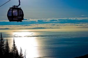 3CH - Spa - foyer - Wi-Fi - Vue fleuve et montagne