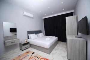 Habu Pyramids View Hotel