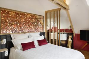 B&B / Chambres d'hotes Clos du Cedre - Chambres d-Hotes d-Exception, Luxury B&B a Dinan : photos des chambres