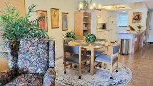 108 - 2 BR Poolside Great View